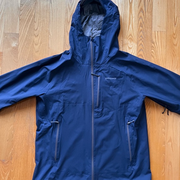 Patagonia Blue Raincoat with Hood and Technical Fabric - Picture 12 of 12
